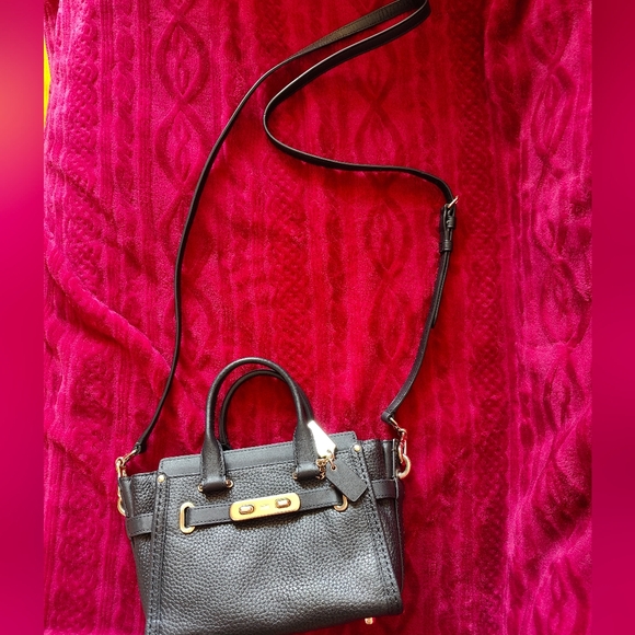 Coach Swagger Pebble Leather Black - Picture 9 of 11